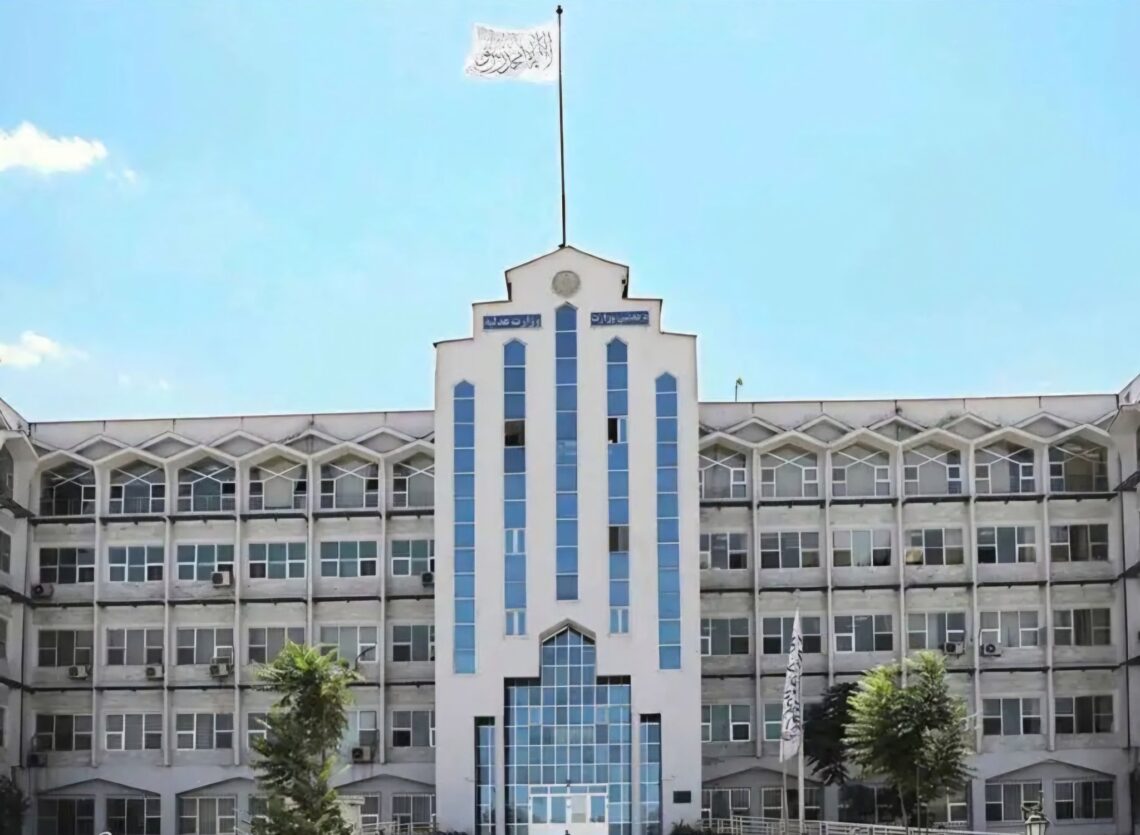 عقد قرارداد ادارات طالبان با شرکت‌های مقام‌های این گروه ممنوع شد