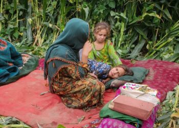 طالبان به سازمان‌های امدادرسان: هنگام توزیع کمک‌ها از زنان عکس نگیرید