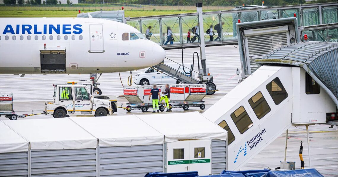 ۲۸ پناه‌جوی افغانستان امروز به آلمان منتقل می‌شوند