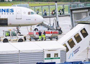 ۲۸ پناه‌جوی افغانستان امروز به آلمان منتقل می‌شوند