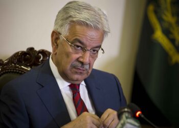 وزیر دفاع پاکستان: عملیات ضدهراس‌افگنی امریکا در افغانستان را تسهیل خواهیم کرد