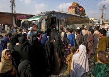 مدافعان حقوق بشر: پاکستان با اخراج مهاجران افغانستان قوانین داخلی و بین‌المللی را نقض می‌کند