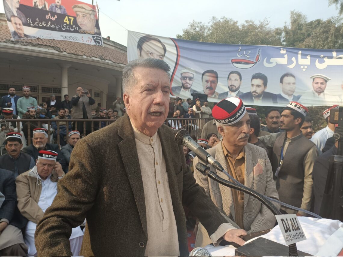 افراسیاب ختک: جنگ پاکستان و طالبان یک بازی استخباراتی است