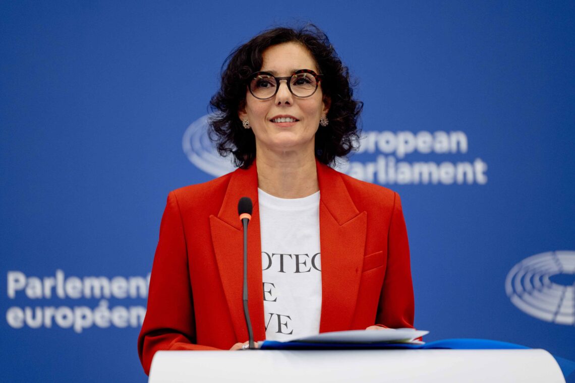 اتحادیه‌ی اروپا از طالبان خواست ممنوعیت‌های خود بر زنان را لغو کند