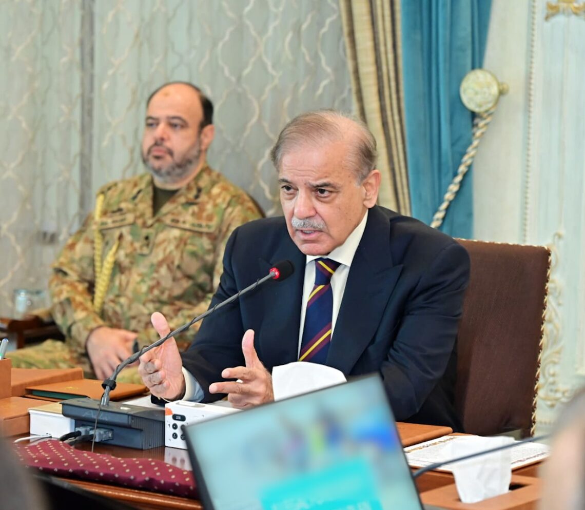 نخست‌وزیر پاکستان دستور اخراج فوری مهاجران افغانستان را صادر کرد