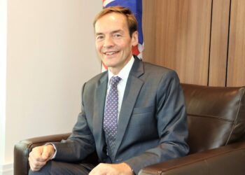 نماینده‌ی ویژه‌ی بریتانیا: افتخار دارم دخترم تحصیل کرده و اکنون کار می‌کند