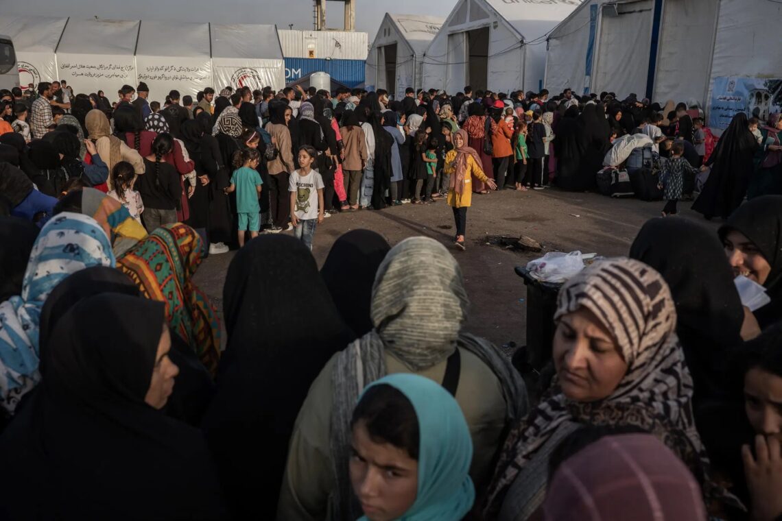 طالبان از بازگشت بیش از ۴ هزار تن از ایران و پاکستان خبر داد