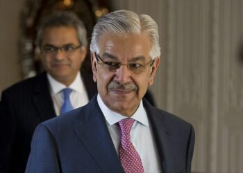 وزیر دفاع پاکستان: طالبان رد نکرد، ما درخواست ویزای‌مان را پس گرفتیم