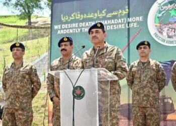 رییس ستاد ارتش پاکستان: مردم افغانستان پیشرفت را به تاریک‌اندیشی ترجیح دهند