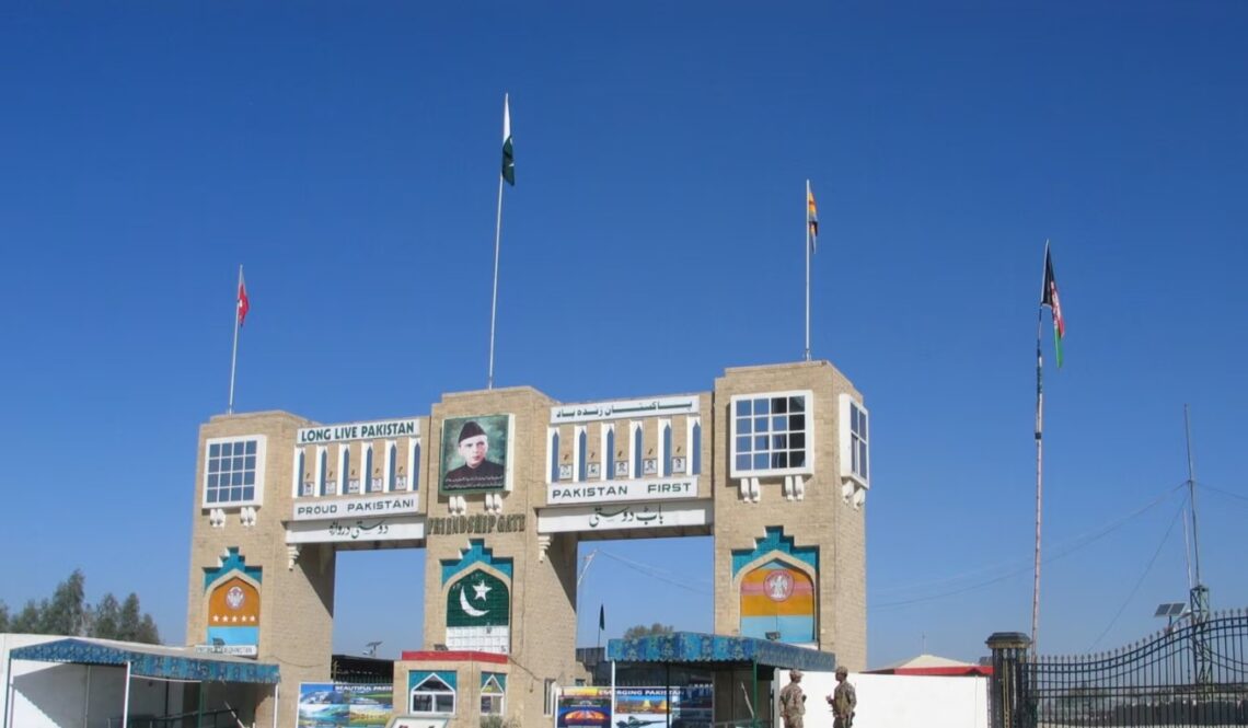 بازرگانی افغانستان و پاکستان پس از ۱۰ روز از سر گرفته شد