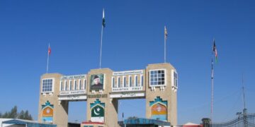 بازرگانی افغانستان و پاکستان پس از ۱۰ روز از سر گرفته شد