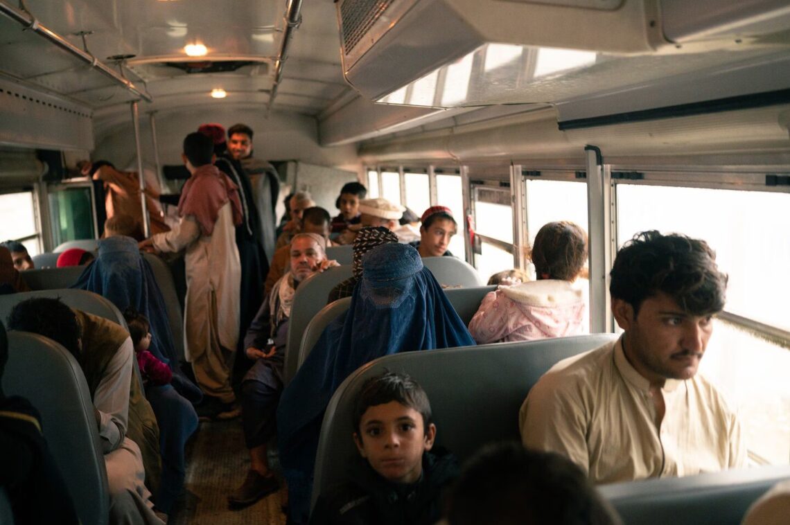 طالبان می‌گوید روز گذشته 4 هزار تن از ایران و پاکستان برگشته‌اند