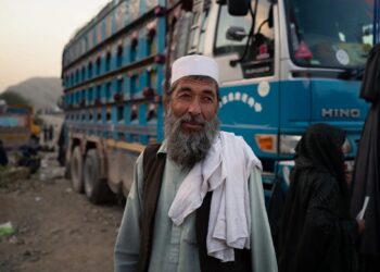 طالبان میگوید روز گذشته ۱۰ هزار مهاجر افغانستان از پاکستان اخراج شدند