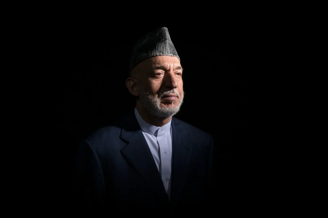 کرزی از دختران کشور خواست از «هر وسیله‌ای» برای دانش‌اندوزی استفاده کنند