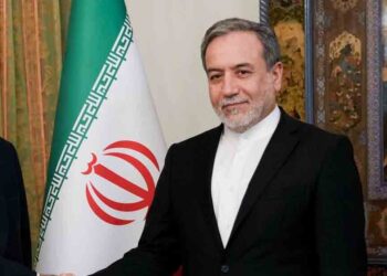 تلاش ایران برای آشتیدادن طالبان و پاکستان: عراقچی با وزیران خارجهی ۵ کشور گفتوگو کرده است