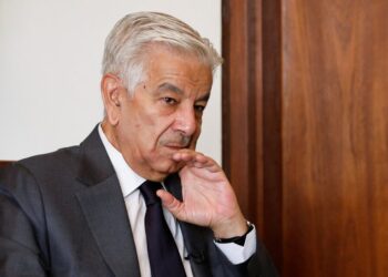 وزیر دفاع پاکستان می‌گوید احتمال فروپاشی طالبان وجود دارد