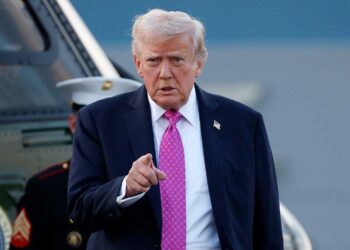 ترمپ: پرونده‌های پناه‌جویان افغانستان که در اداره‌ی بایـدن منتقل شدند دوباره بررسی شوند