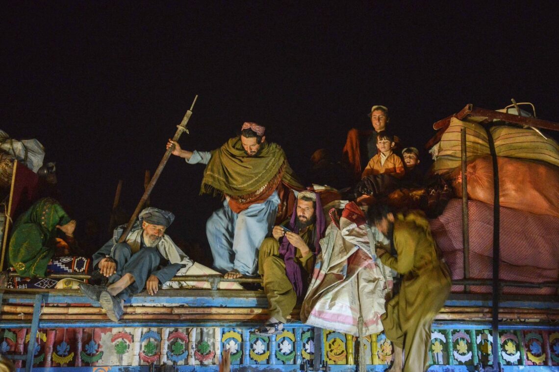 طالبان می‌گوید پاکستان روز گذشته ۱۰ هزار مهاجر افغانستان را اخراج کرد