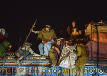 طالبان می‌گوید پاکستان روز گذشته ۱۰ هزار مهاجر افغانستان را اخراج کرد