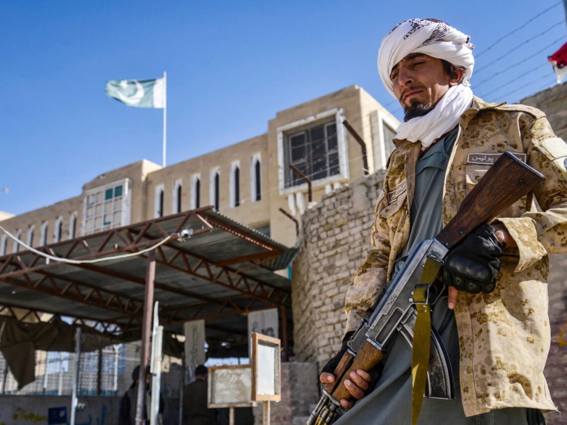 طالبان: به حملات پاکستان در زمان مناسب پاسخ می‌دهیم