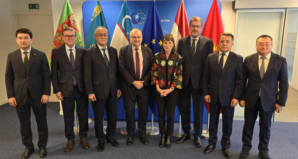 آسیای مرکزی و اتحادیه‌ی اروپا بر «صلح و توسعه» در افغانستان تاکید کردند