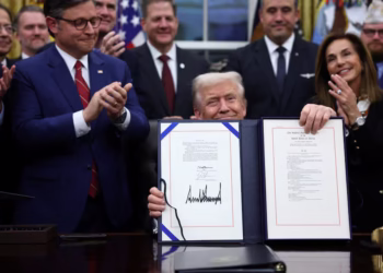 پایان تعطیلی حکومت امریکا؛ ترمپ لایحه‌ی تامین بودجه‌ را امضا کرد