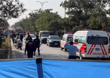 وزیر دفاع پاکستان: انفجار در اسلامآباد پیامی از سوی طالبان افغانستان است