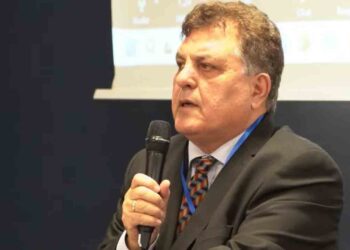 پدرام: حکومت تکقومی کشور را به سمت بحرانهای پیهم میبرد