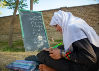 اتحادیه‌ی اروپا: آموزش در افغانستان برای صلح و توسعه ضروری است