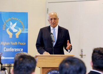 حملهی پاکستان به افغانستان؛ خلیلزاد میگوید کشتن افراد ملکی راه حل نیست