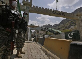 خبرگزاری فرانسه: قیمت انگور در پشاور چهار برابر شده است