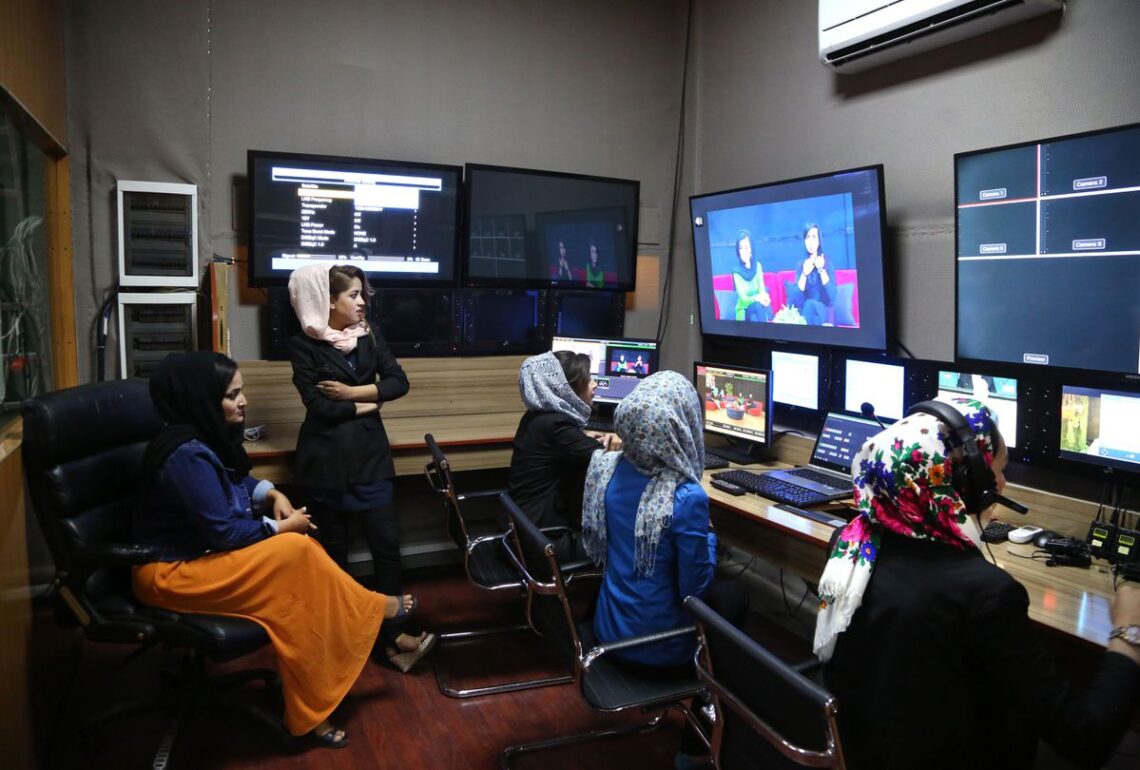 مرکز آزادی بیان: تلویزیونها در افغانستان «نفسهای آخر» خود را میکشند