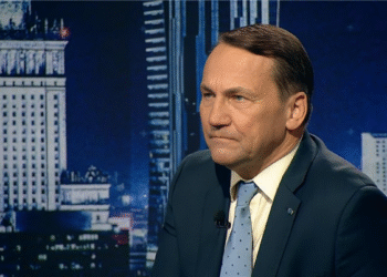 وزیر خارجهی پولند: کسی فکر نمیکرد مردم افغانستان بتوانند شوروی را شکست دهند