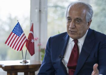 خلیل‌زاد: امریکا تلاش می‌کند طالبان و پاکستان را آشتی دهد