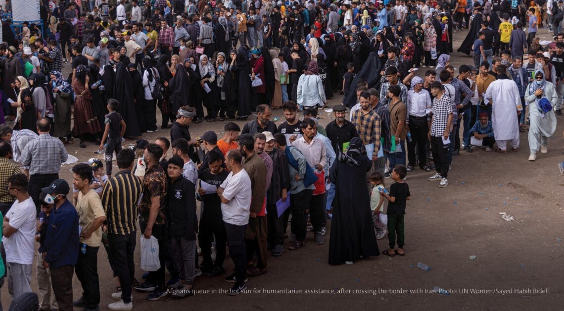 طالبان: پاکستان روز گذشته بیش از ۱۲ هزار مهاجر افغانستان را اخراج کرد
