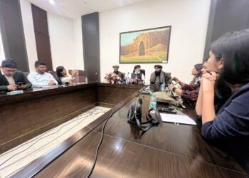 عزیزی در هند با حضور خبرنگاران زن نشست خبری برگزار کرد