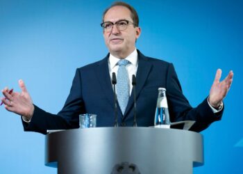 بیش از ۵۰۰ پناهجوی افغانستان در روزهای آینده وارد آلمان میشوند