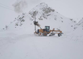 شاهراه سالنگ به روی رفت‌وآمد بسته شد