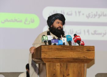 وزیر تحصیلات عالی طالبان: استفاده از موبایل می‌تواند عقیده را خراب کند