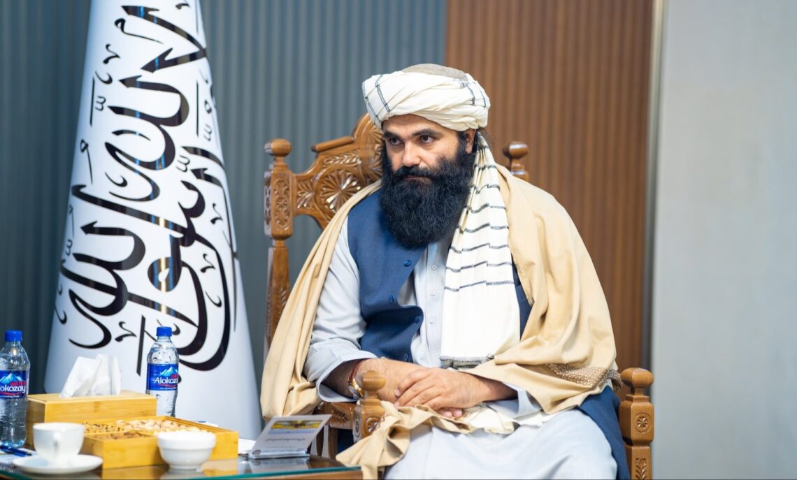 حقانی می‌گوید برای حل چالش‌های کنونی تلاش جریان دارد