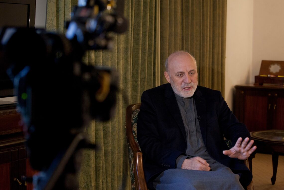 عمر داودزی: طلب راه حل سیاسی از ایران و پاکستان اشتباه است