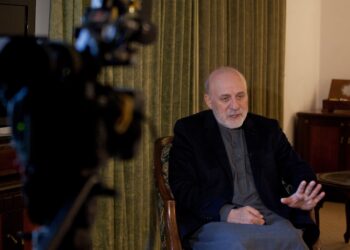 عمر داودزی: طلب راه حل سیاسی از ایران و پاکستان اشتباه است