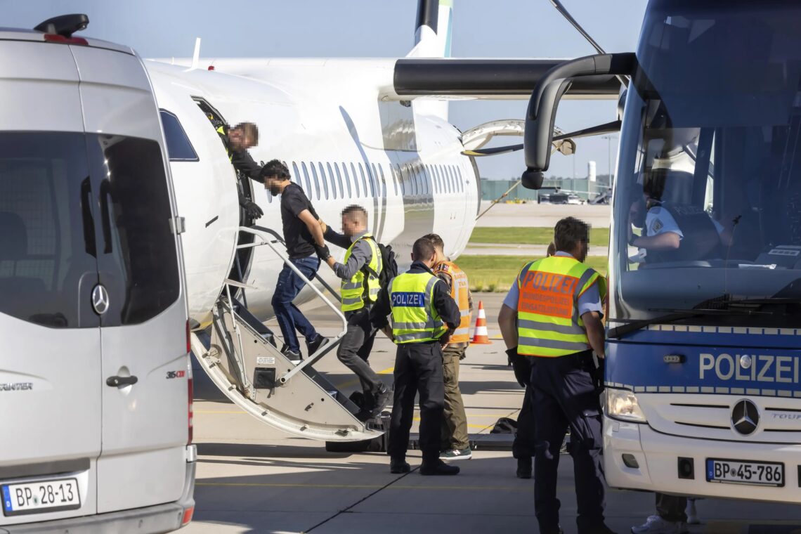 آلمان یک مهاجر دیگر افغانستان را اخراج کرد