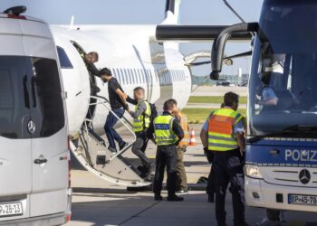 آلمان یک مهاجر دیگر افغانستان را اخراج کرد