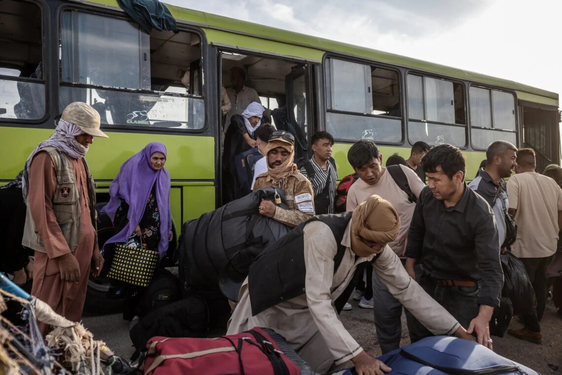 عفو بینالملل: اخراج مهاجران به افغانستان تحت حاکمیت طالبان متوقف شود