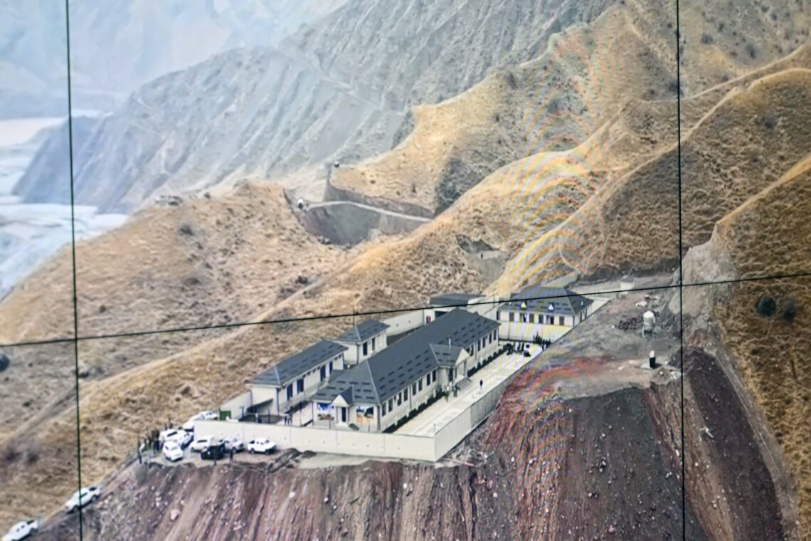 تاجیکستان ۴ پاسگاه تازه را در مرز با افغانستان به بهره‌برداری سپرد