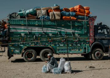 طالبان می‌گوید روز گذشته بیش از 3 هزار مهاجر از پاکستان برگشتند