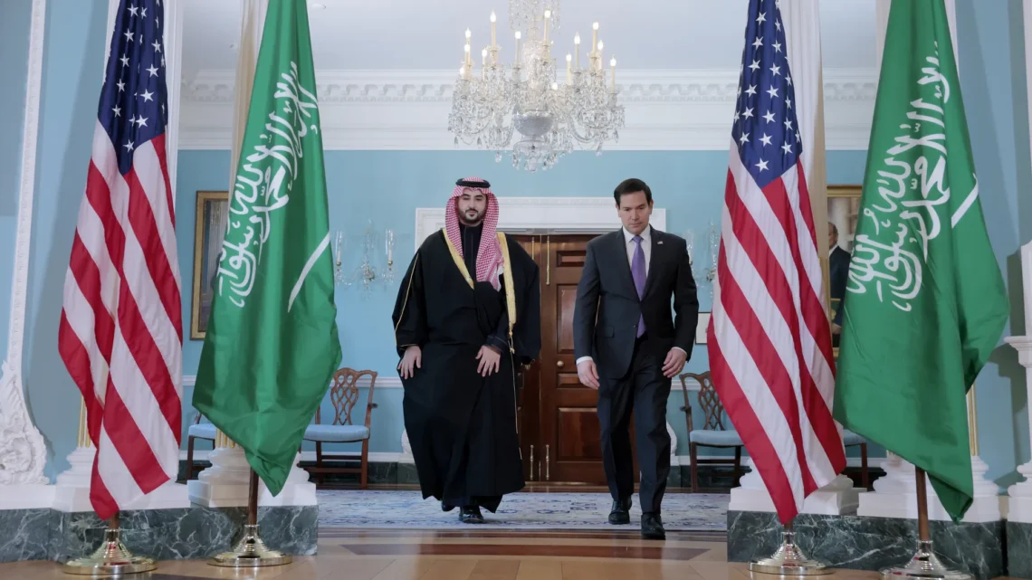 اکسیوس: وزیر دفاع عربستان می‌گوید ایران در صورت عملی‌نشدن تهدیدهای امریکا قوی‌تر خواهد شد