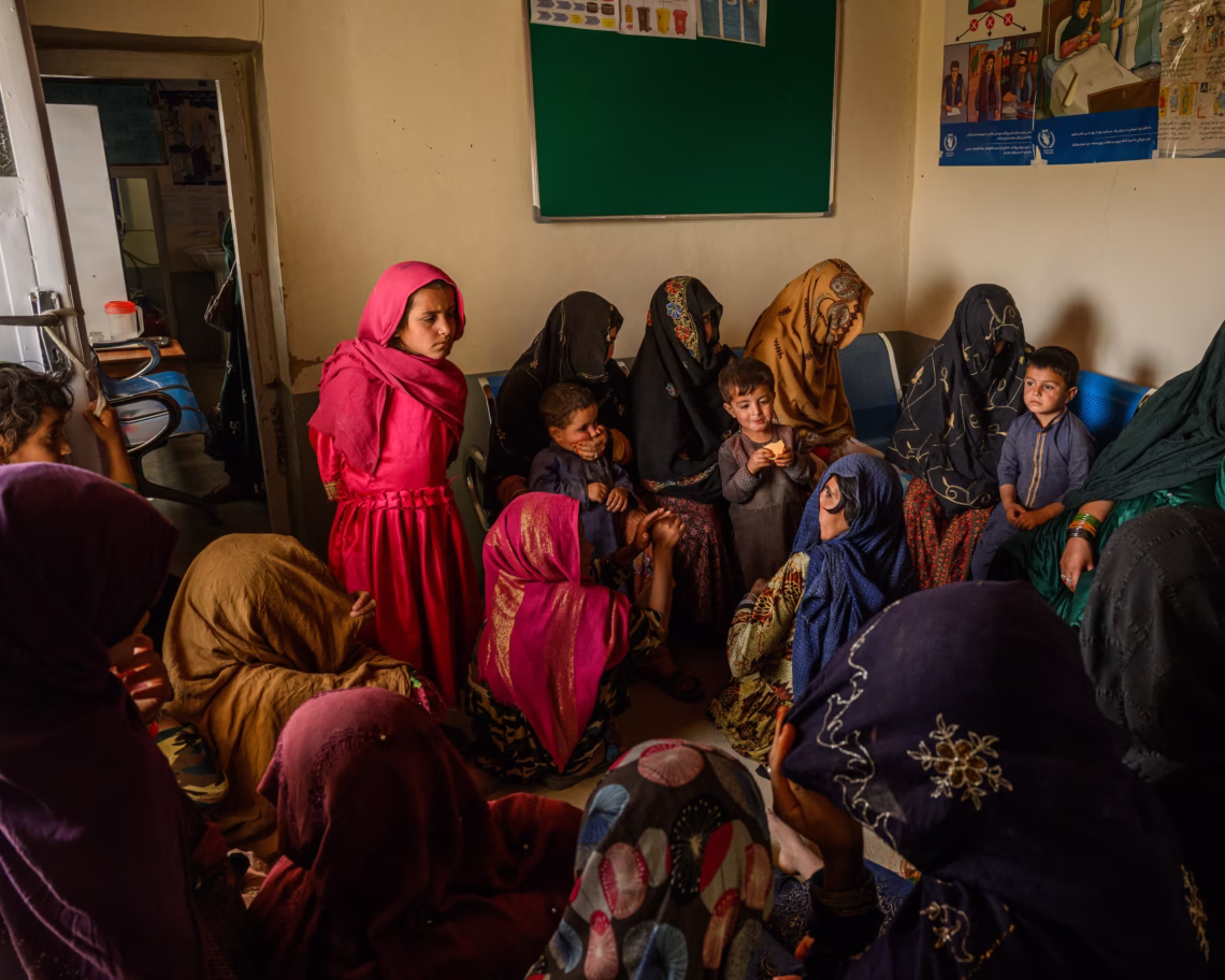 گاردین: زنان برای سقط جنین‌های دختر قرص‌های ممنوع‌شده از سوی طالبان را می‌خرند