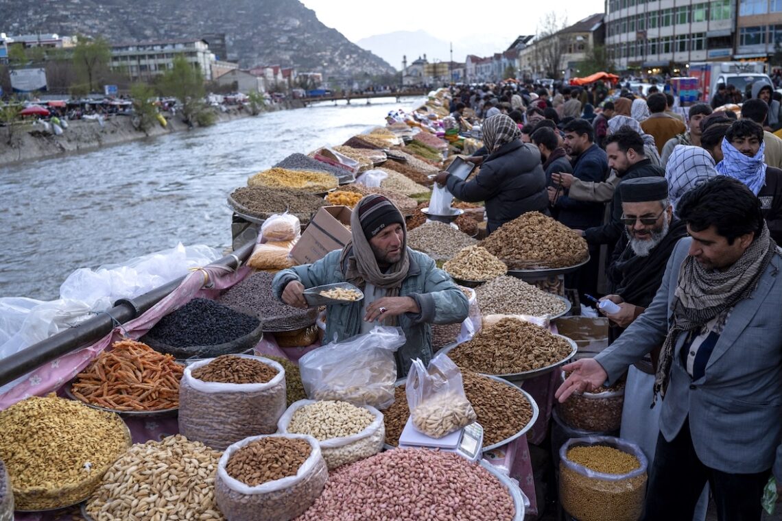 قیمت مواد خوراکی در ماه قوس ۴.۲ درصد افزایش یافت